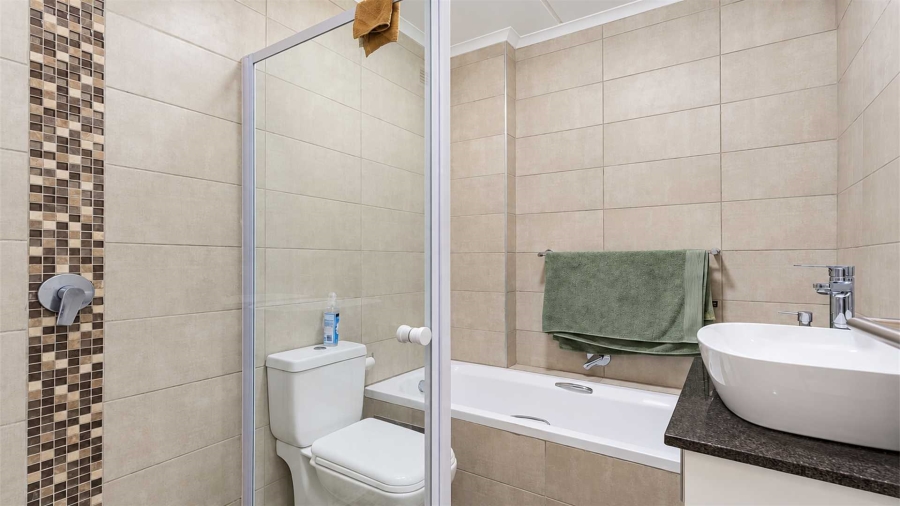 To Let 2 Bedroom Property for Rent in Loucharmante Western Cape